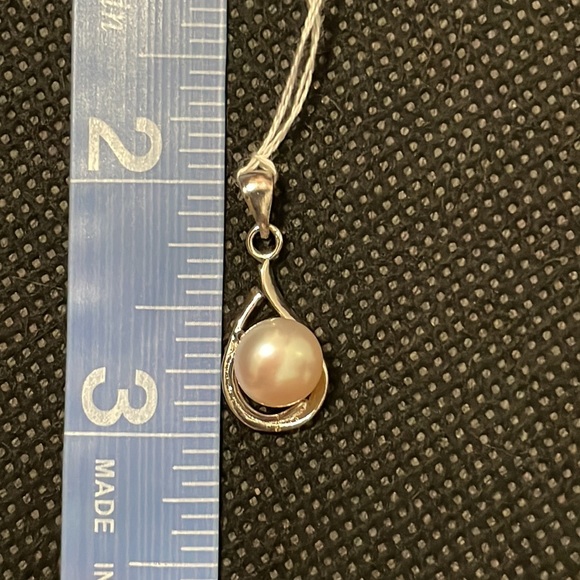 NWT Beautiful Pearl Pendant - Picture 3 of 5